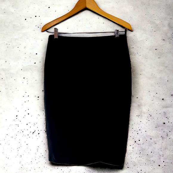 Escada pencil skirt circa 1990’s. Zipper back. - Picture 1 of 5